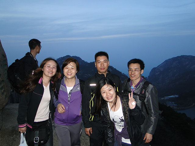 2011。04。30黃山之旅（黃山之上，夜色撩人，人更美！）V.jpg